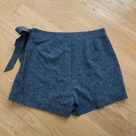 Southern Tide blue skort skirt with tie 2 - Picture 5 of 7